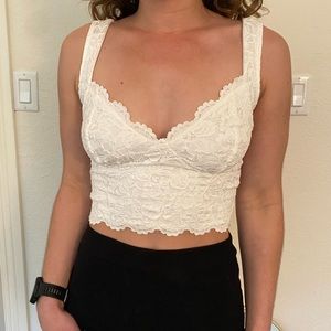 Dressy lace crop top 🤍